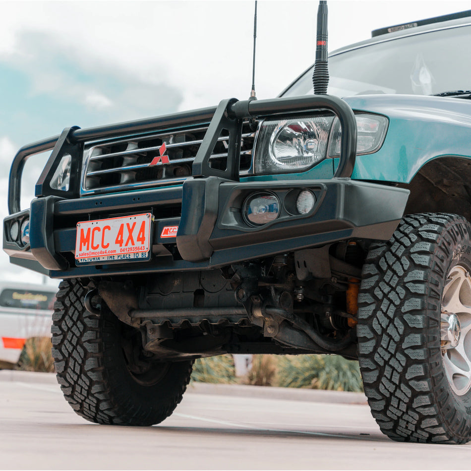 MCC 4x4 Falcon Bullbar for Mitsubishi Pajero NH/NL (1991-1999) [Black + Steel]